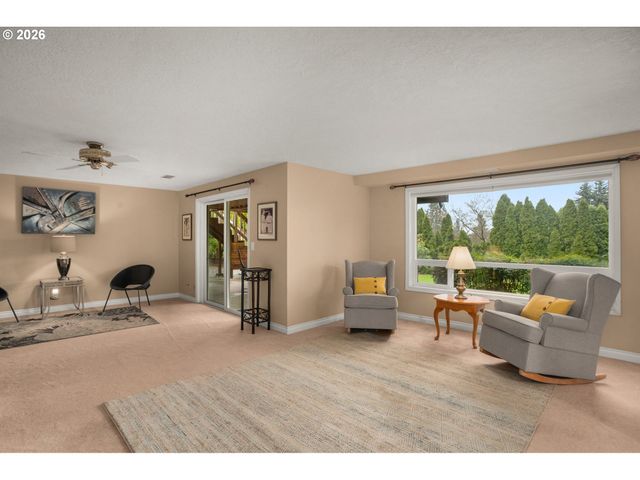 12040 Nw LOVEJOY St, Portland, OR 97229