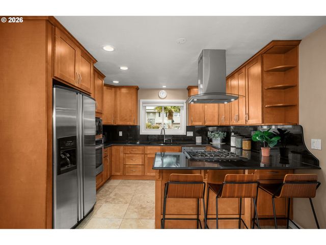 12040 Nw LOVEJOY St, Portland, OR 97229