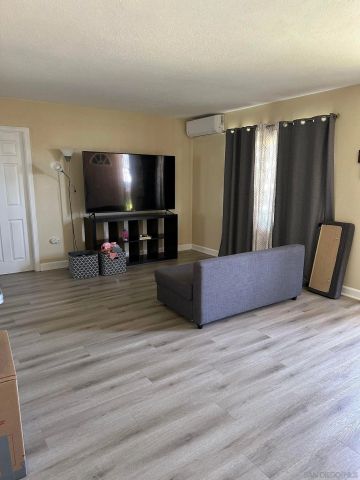 8044 Solana St, San Diego, CA 92114