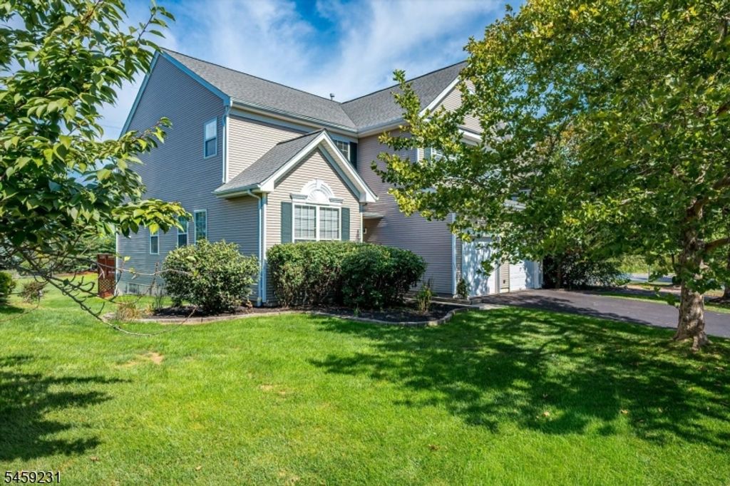 4 Avery Ct, Bridgewater Twp., NJ 08807 — photo 2