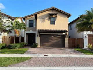 10230 NW 86th Street, Doral, FL 33178