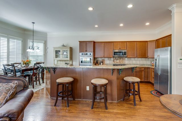 228 Valley Bend Dr, Nashville, TN 37214