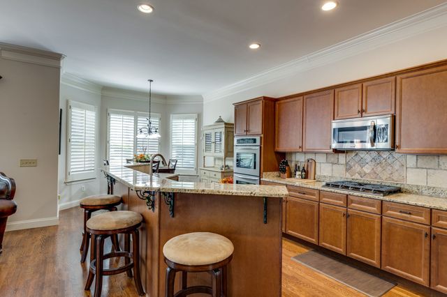 228 Valley Bend Dr, Nashville, TN 37214