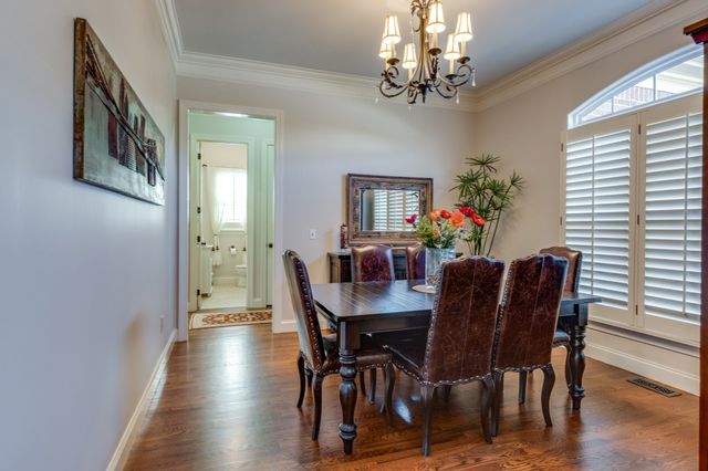 228 Valley Bend Dr, Nashville, TN 37214