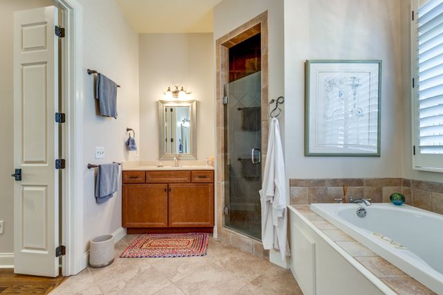 228 Valley Bend Dr, Nashville, TN 37214