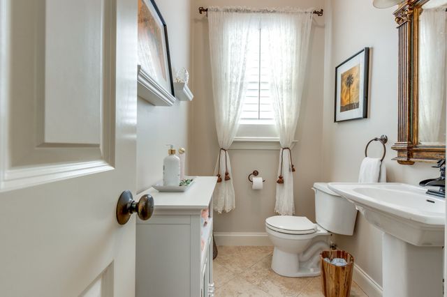 228 Valley Bend Dr, Nashville, TN 37214