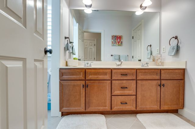 228 Valley Bend Dr, Nashville, TN 37214