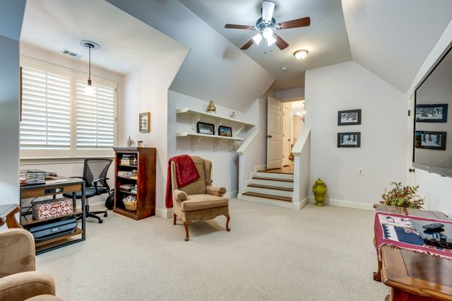 228 Valley Bend Dr, Nashville, TN 37214