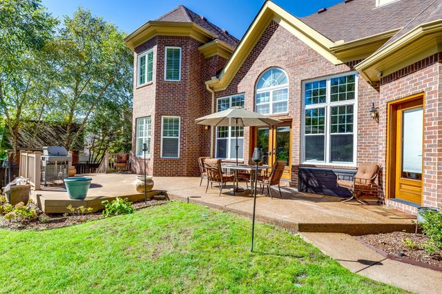 228 Valley Bend Dr, Nashville, TN 37214