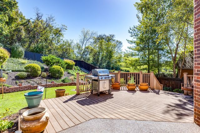 228 Valley Bend Dr, Nashville, TN 37214