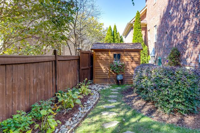 228 Valley Bend Dr, Nashville, TN 37214