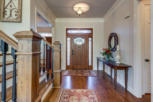 228 Valley Bend Dr, Nashville, TN 37214