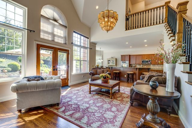 228 Valley Bend Dr, Nashville, TN 37214