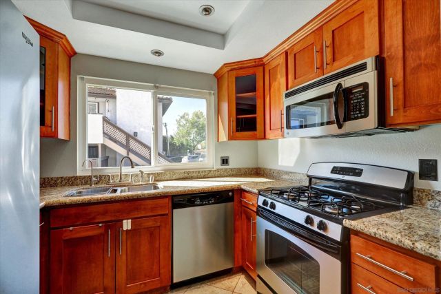 9837 Caspi Gardens Dr 7, Santee, CA 92071