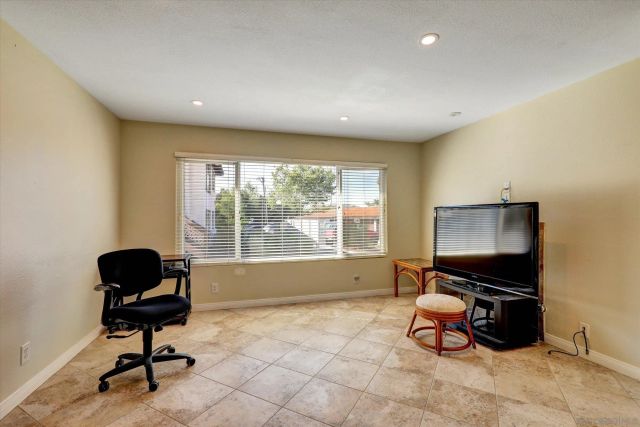 9837 Caspi Gardens Dr 7, Santee, CA 92071