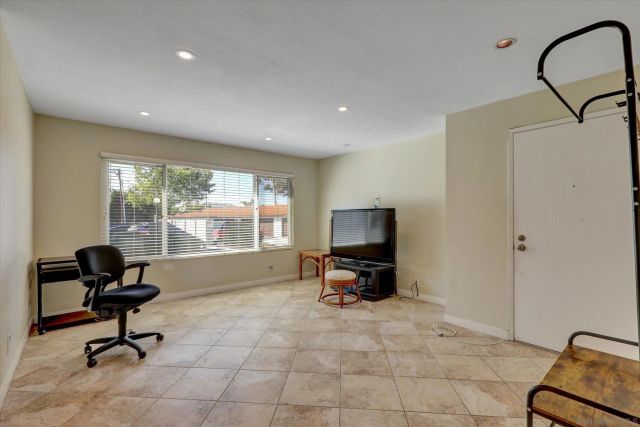 9837 Caspi Gardens Dr 7, Santee, CA 92071