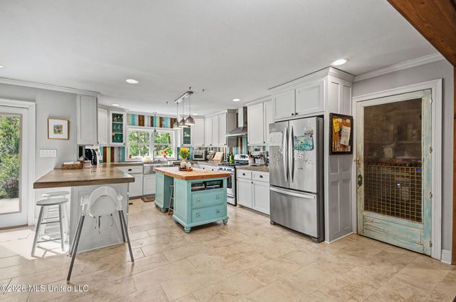 3919 Pinewood Drive, Jackson, MS 39211