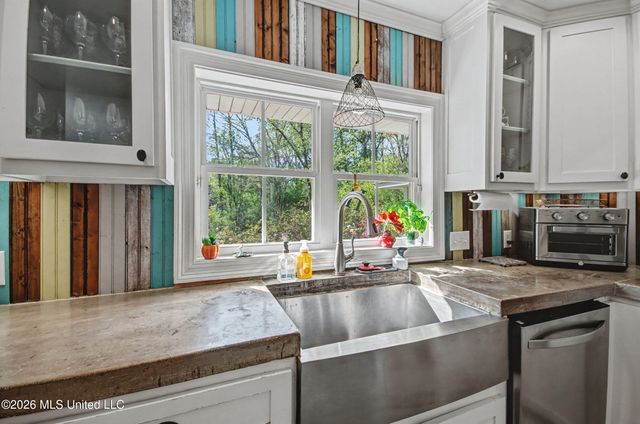 3919 Pinewood Drive, Jackson, MS 39211