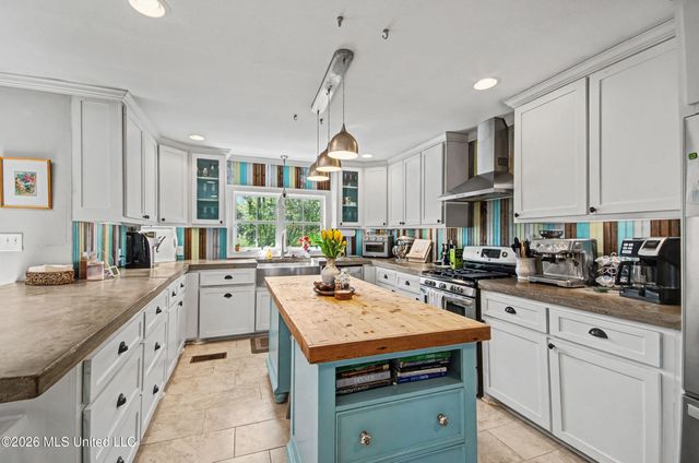 3919 Pinewood Drive, Jackson, MS 39211