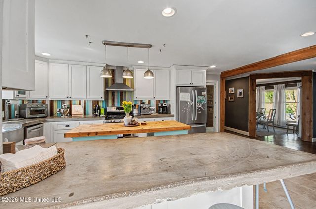 3919 Pinewood Drive, Jackson, MS 39211