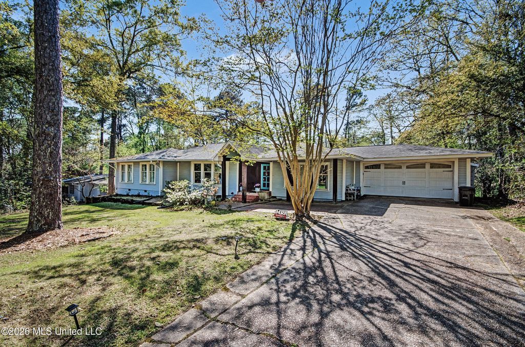 3919 Pinewood Drive, Jackson, MS 39211