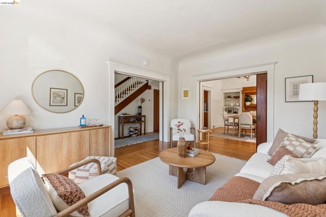 4130 Gilbert St, Oakland, CA 94611