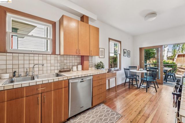 4130 Gilbert St, Oakland, CA 94611