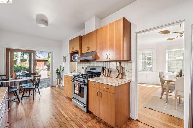 4130 Gilbert St, Oakland, CA 94611
