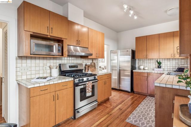 4130 Gilbert St, Oakland, CA 94611