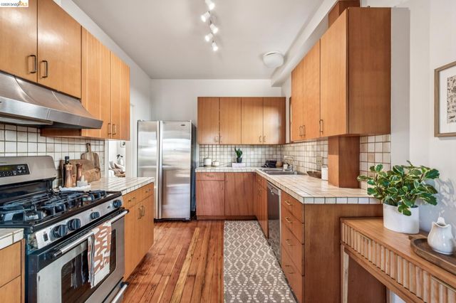 4130 Gilbert St, Oakland, CA 94611
