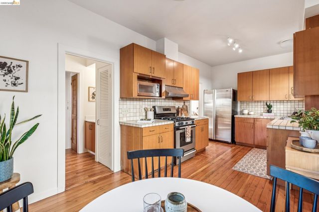 4130 Gilbert St, Oakland, CA 94611