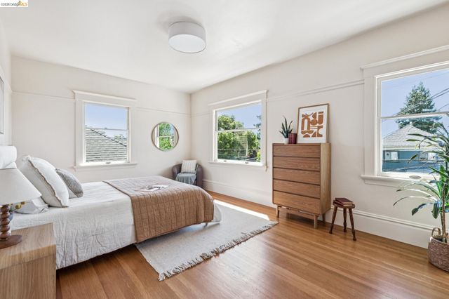 4130 Gilbert St, Oakland, CA 94611