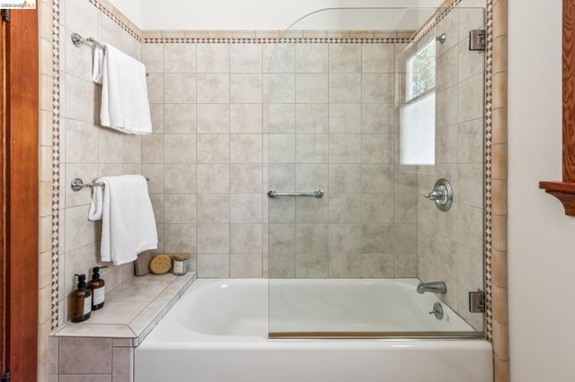4130 Gilbert St, Oakland, CA 94611