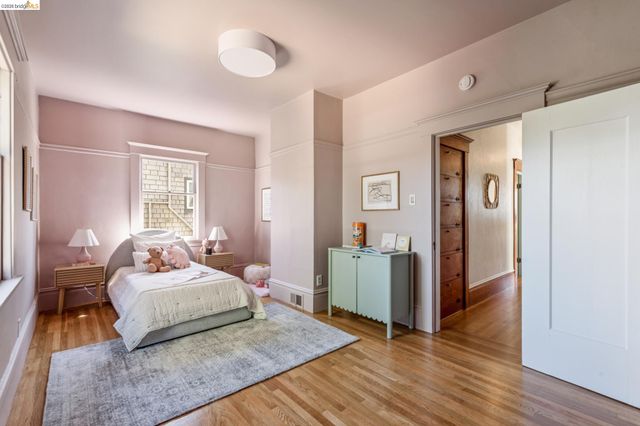 4130 Gilbert St, Oakland, CA 94611