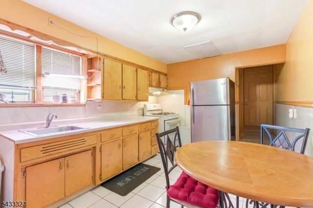 257 Parker St, Newark City, NJ 07104