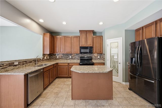 1 Skylark Lane, Wheatfield, NY 14304