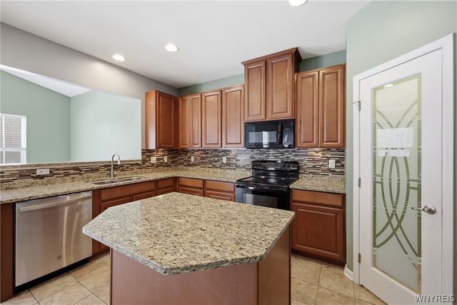 1 Skylark Lane, Wheatfield, NY 14304