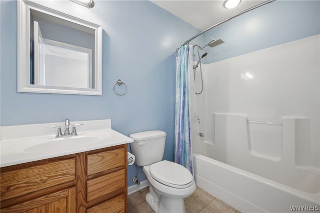 1 Skylark Lane, Wheatfield, NY 14304