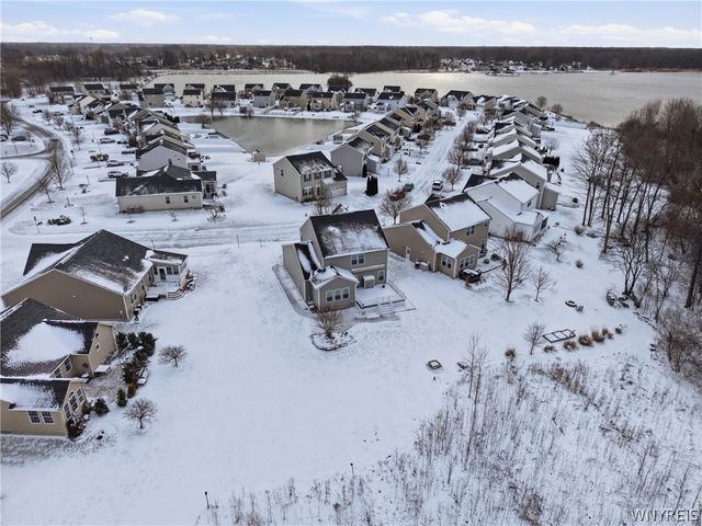 1 Skylark Lane, Wheatfield, NY 14304