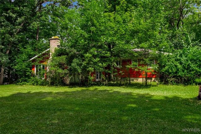 8905 County Rd, Clarence, NY 14032