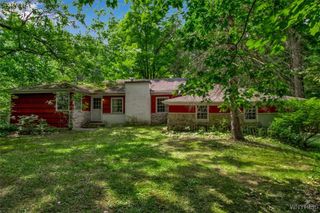 8905 County Rd, Clarence, NY 14032