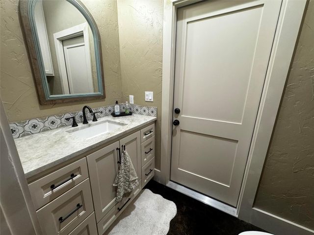 72 Circle Hook, Port O Connor, TX 77982