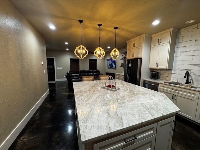 72 Circle Hook, Port O Connor, TX 77982