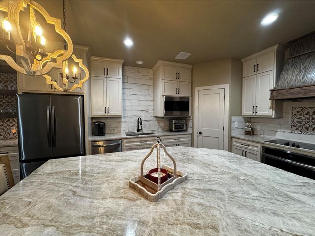 72 Circle Hook, Port O Connor, TX 77982