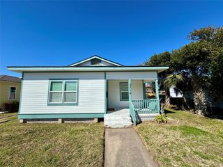 3714 Avenue S 1/2, Galveston, TX 77550