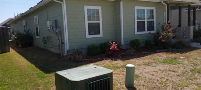 204 Oldbridge DR, Hutto, TX 78634