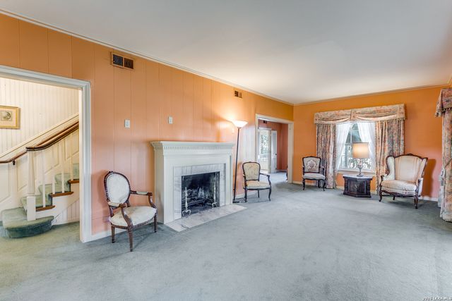 131 Mary D, San Antonio, TX 78209