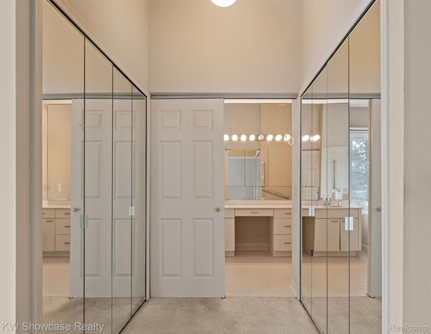 6933 Pebble Park Circle 83, West Bloomfield Charter Township, MI 48322