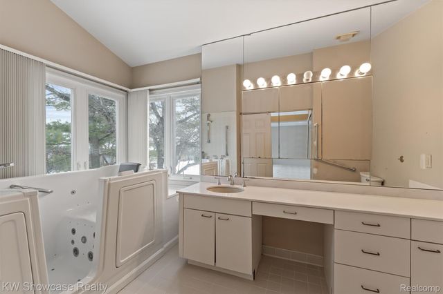 6933 Pebble Park Circle 83, West Bloomfield Charter Township, MI 48322