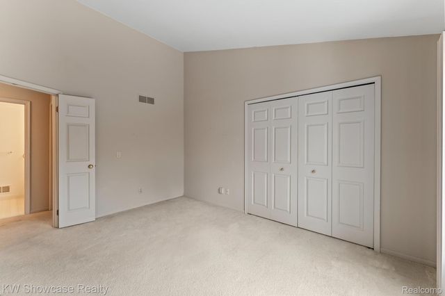 6933 Pebble Park Circle 83, West Bloomfield Charter Township, MI 48322
